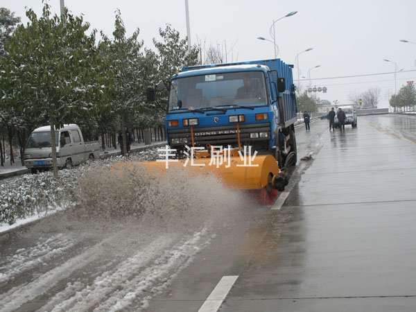 扫路刷